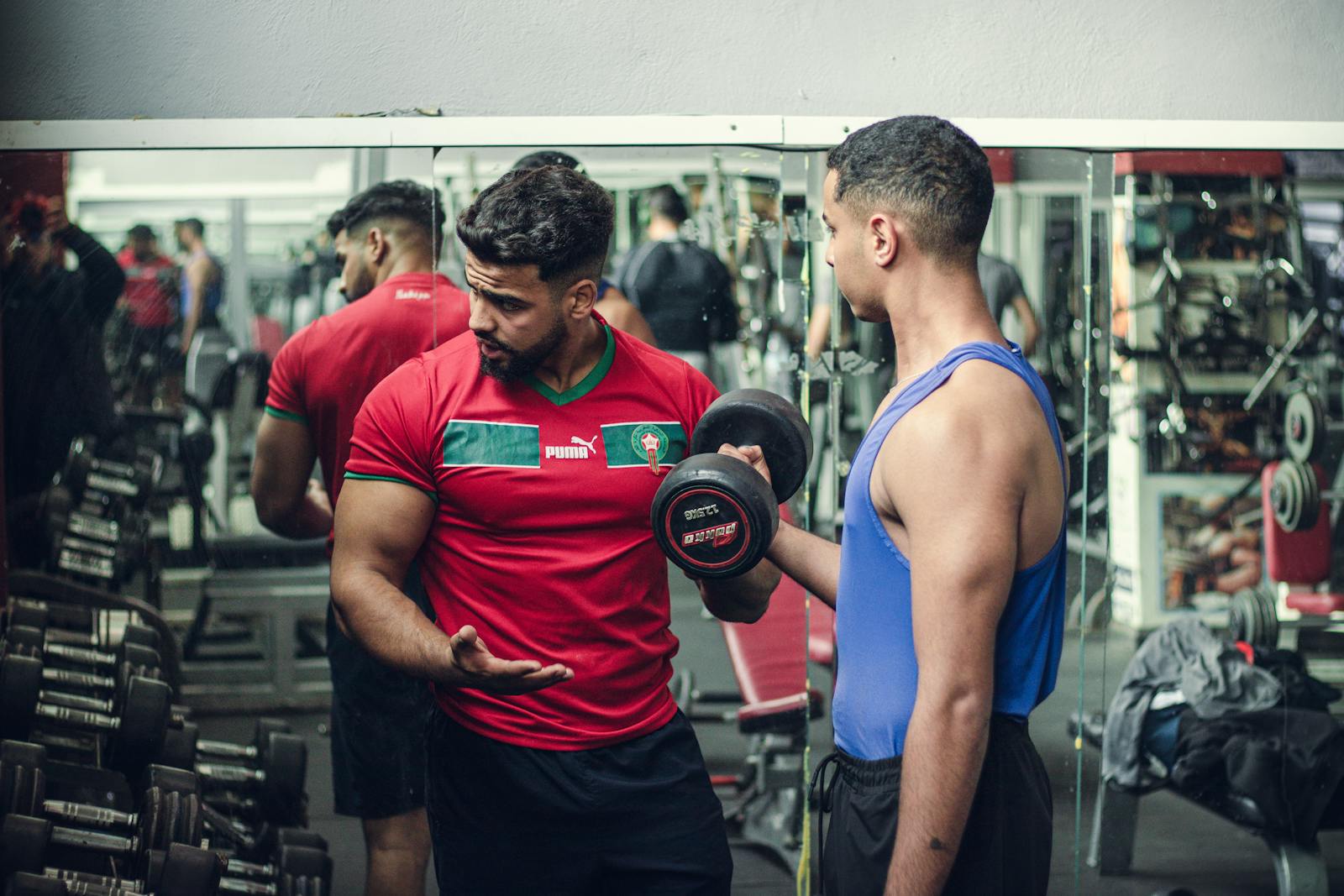 Planejamento de treino em caderno com avaliação física